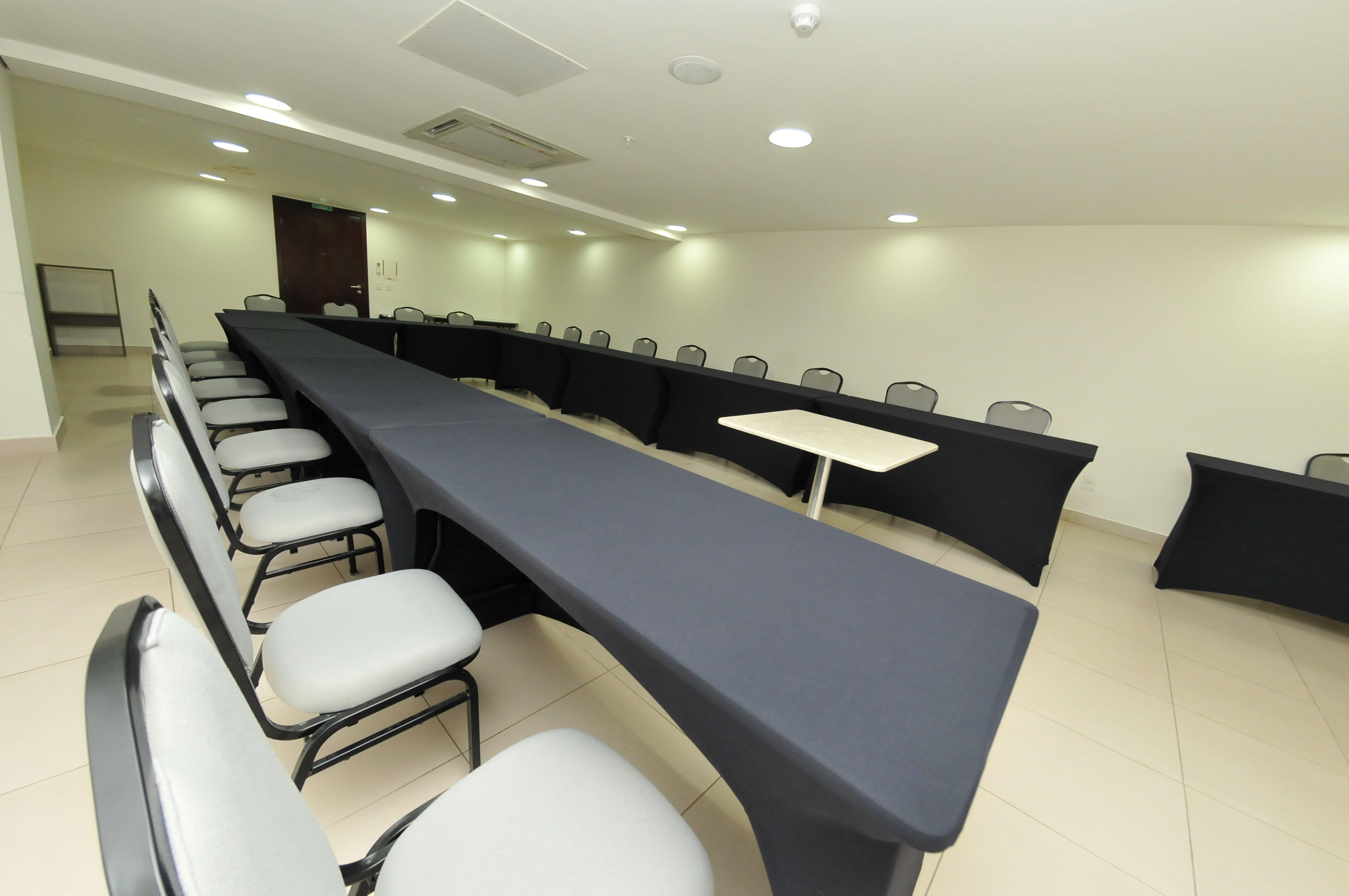 Hotel Inter Cuiaba Exteriér fotografie A conference room at the National Museum of the Royal Navy