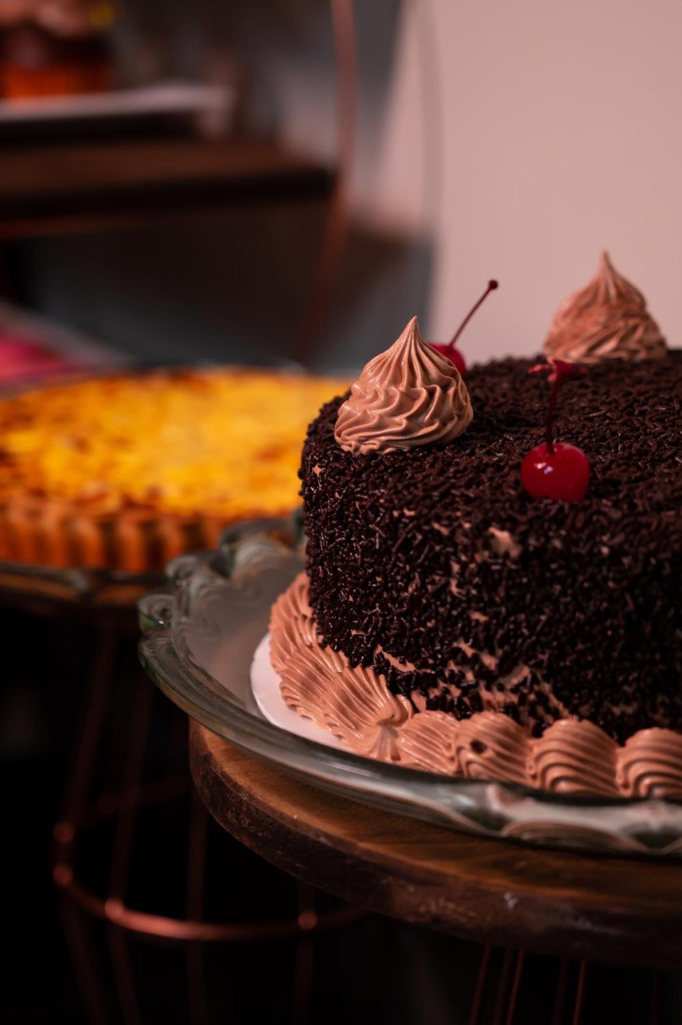 Hotel Inter Cuiaba Exteriér fotografie A chocolate cake
