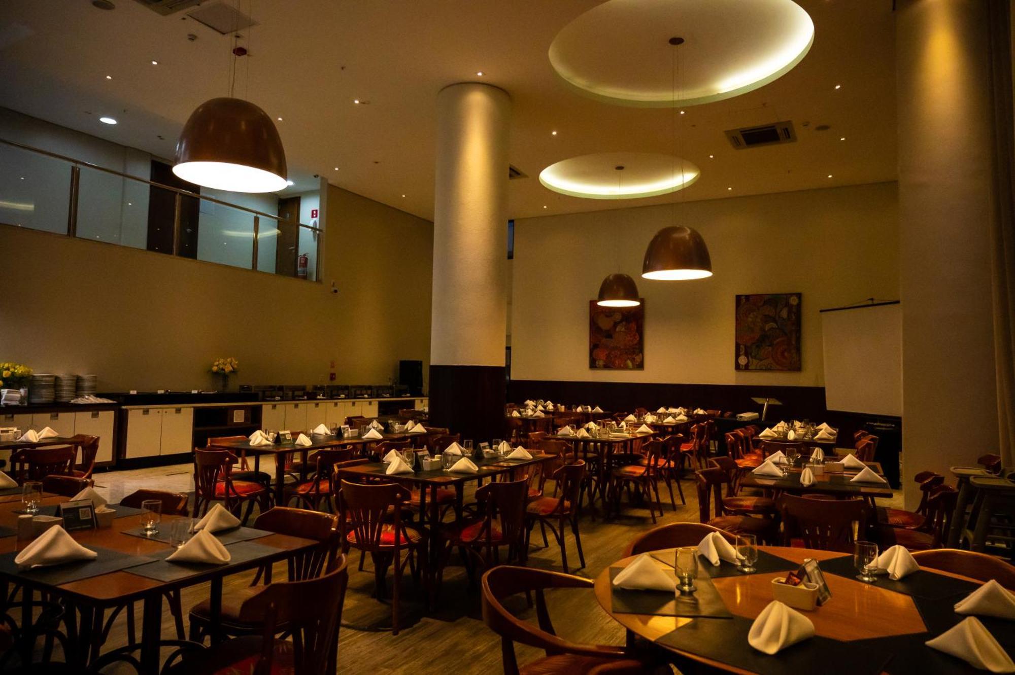Hotel Inter Cuiaba Exteriér fotografie The interior of the restaurant