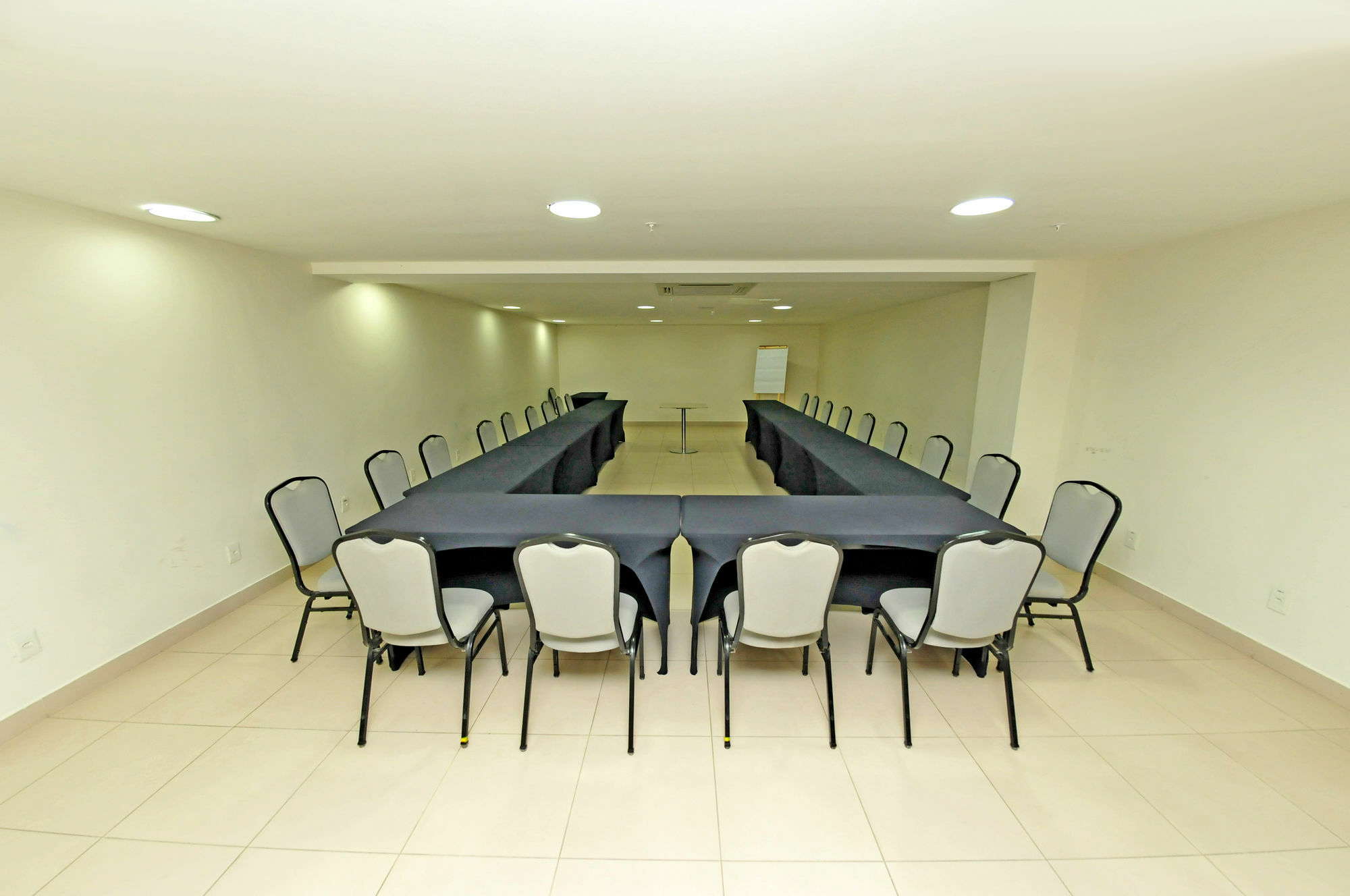 Hotel Inter Cuiaba Exteriér fotografie A meeting room