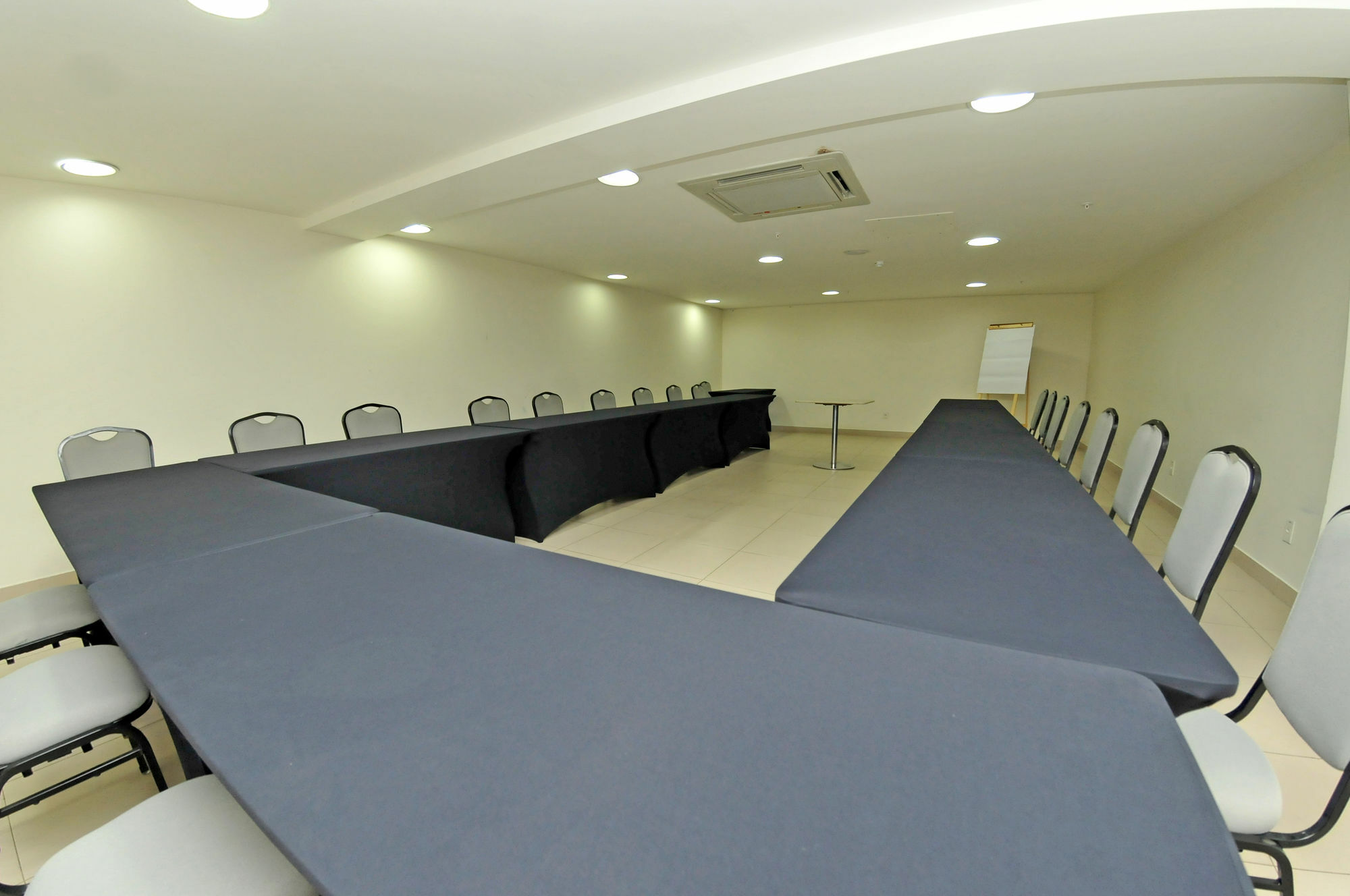 Hotel Inter Cuiaba Exteriér fotografie A meeting room